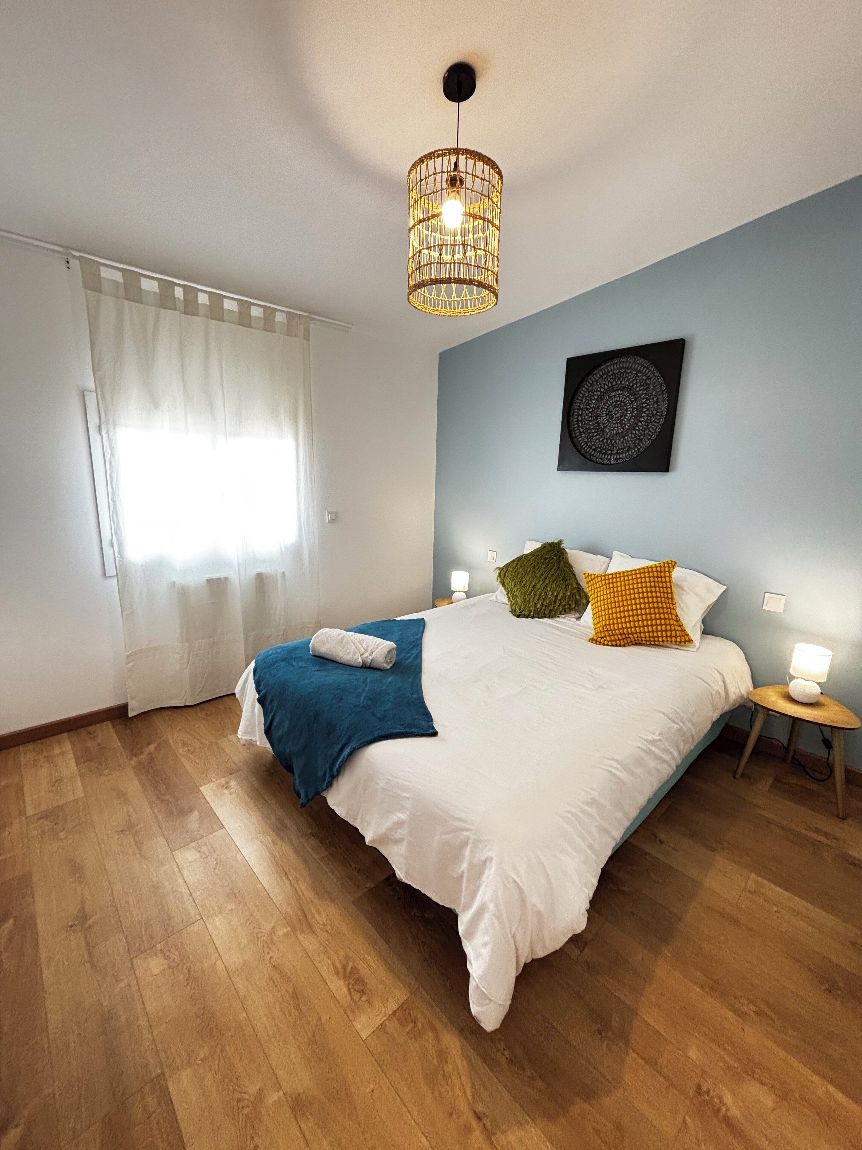 2 slaapkamers, een strijkplank/strijkijzer, gratis wifi, beddengoed