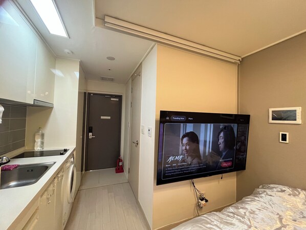 Comfort Suite, City View | Desk, laptop workspace, blackout drapes, iron/ironing board