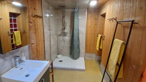 تجهيزات دش، مجففات شعر، مناشف