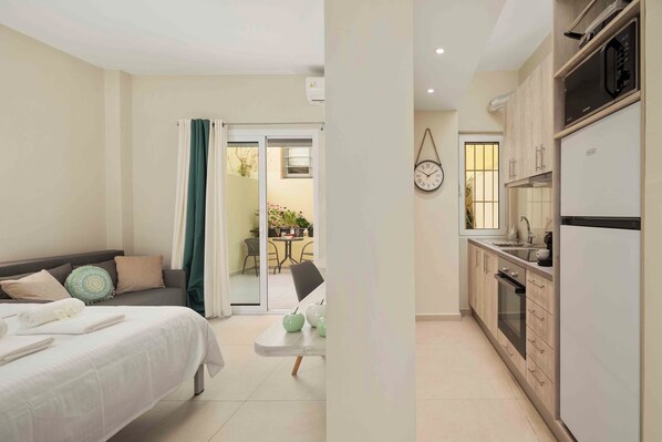 1 多间卧室、熨斗/熨衣板、上网接入、床单