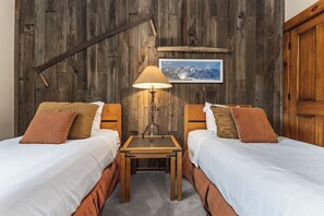 Bügeleisen/Bügelbrett, Reisekinderbett, kostenloses WLAN, Bettwäsche