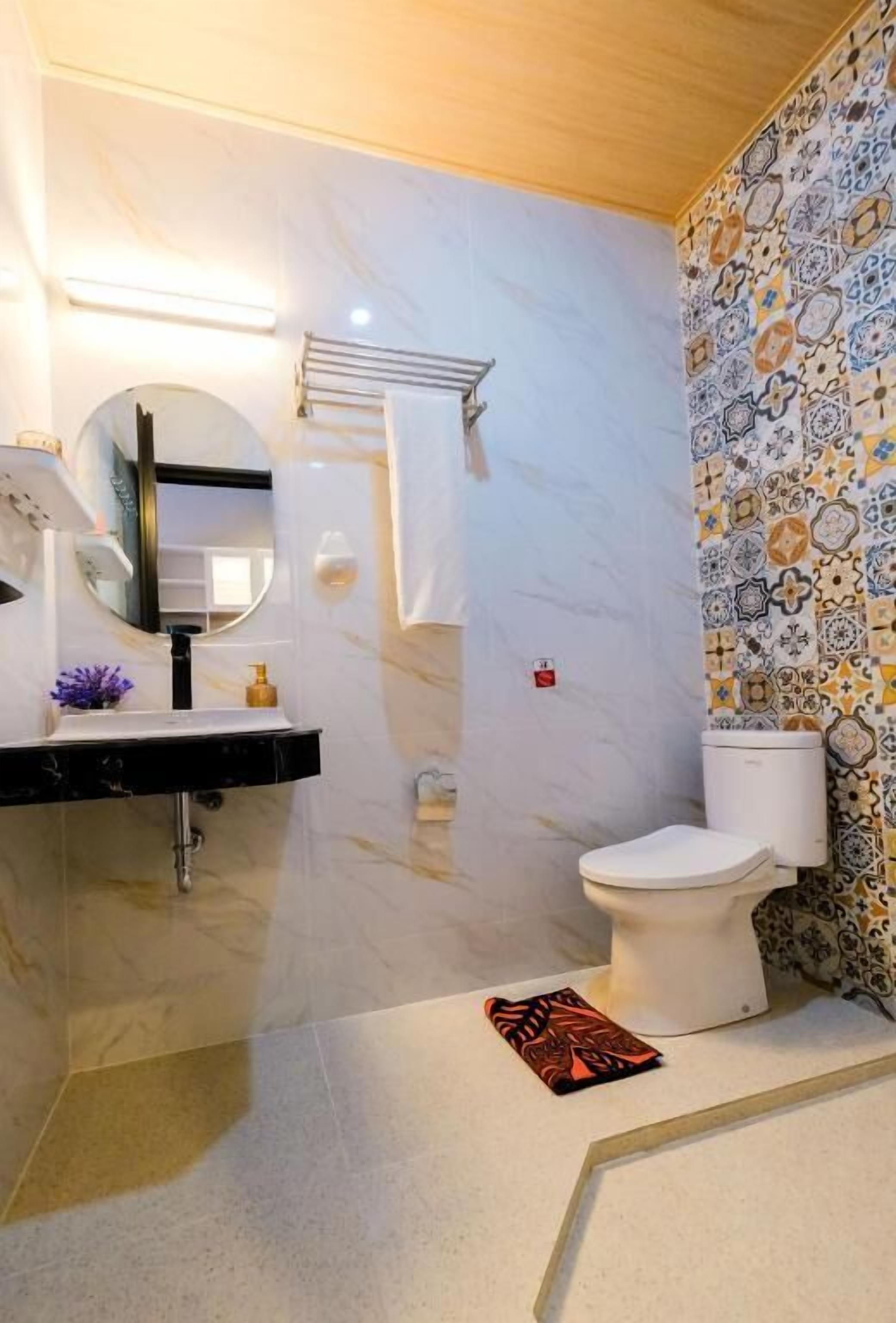 Shower, towels, soap, shampoo