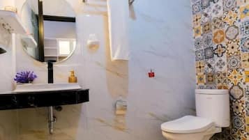 Shower, towels, soap, shampoo