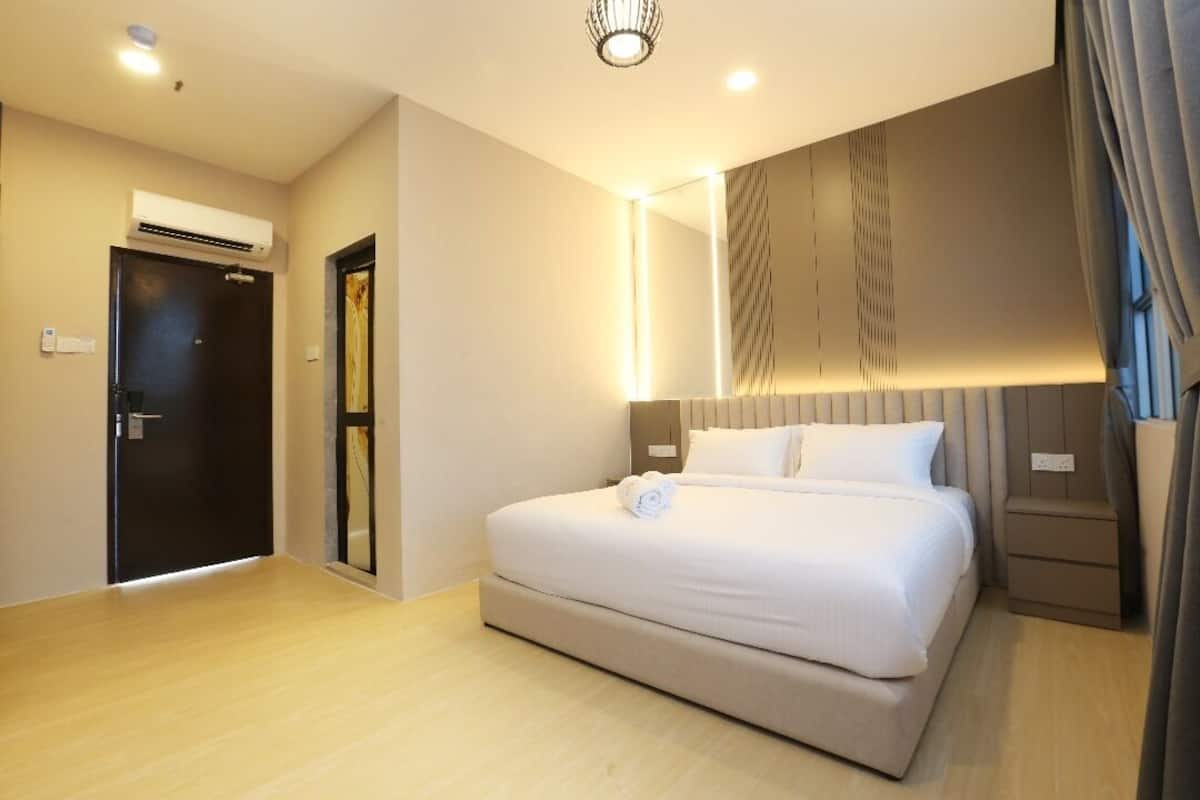 Cortinas opacas, tabla de planchar con plancha, wifi gratis