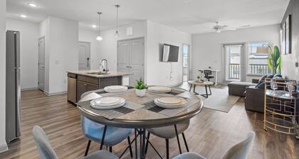 Upscale King 2BR Suite Mins to Charlotte