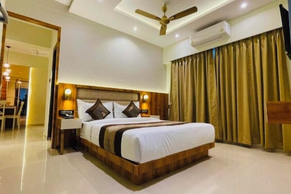 Family Double Room, City View | In-room safe, blackout drapes, soundproofing, iron/ironing board