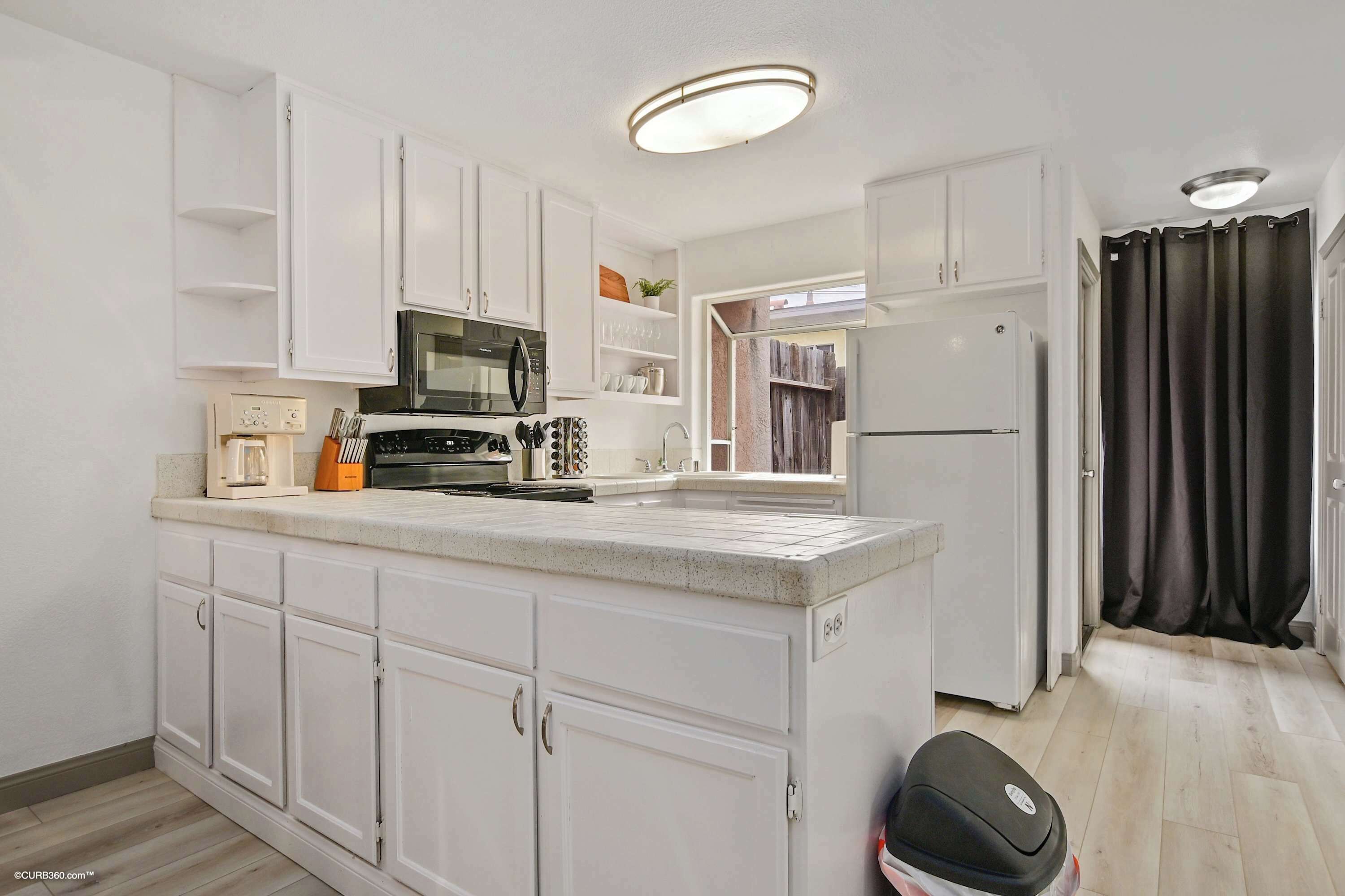 冰箱、微波炉、烤箱、炉灶