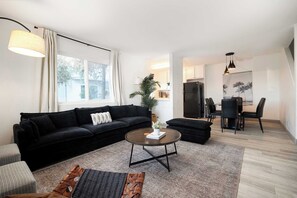 TV, offices - Dream Location! | Pacific Getaway Steps to Beach (San Diego)