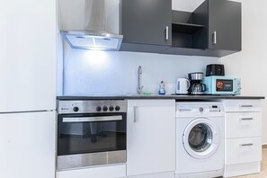 Basic Apartment | Private kitchen | Fridge, microwave, oven, stovetop