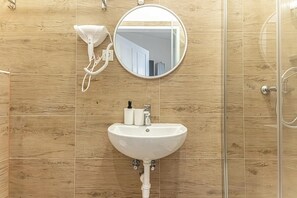 基本公寓 | 浴室 | 淋浴設備、免費梳洗用品、風筒、提供毛巾