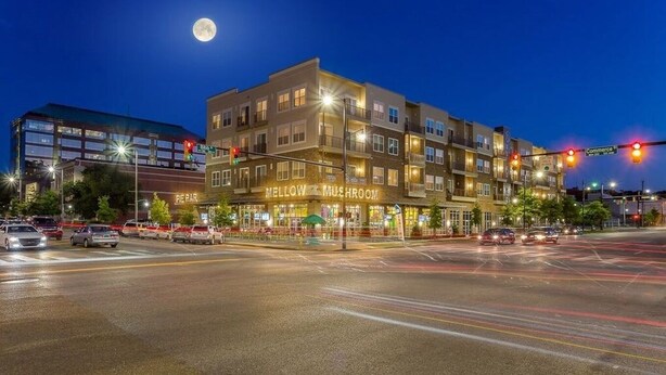 A multi-story building with a ground-floor restaurant named "Mellow Mushroom."