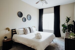 2 sovrum, skrivbord, strykjärn/strykbräda och gratis wi-fi