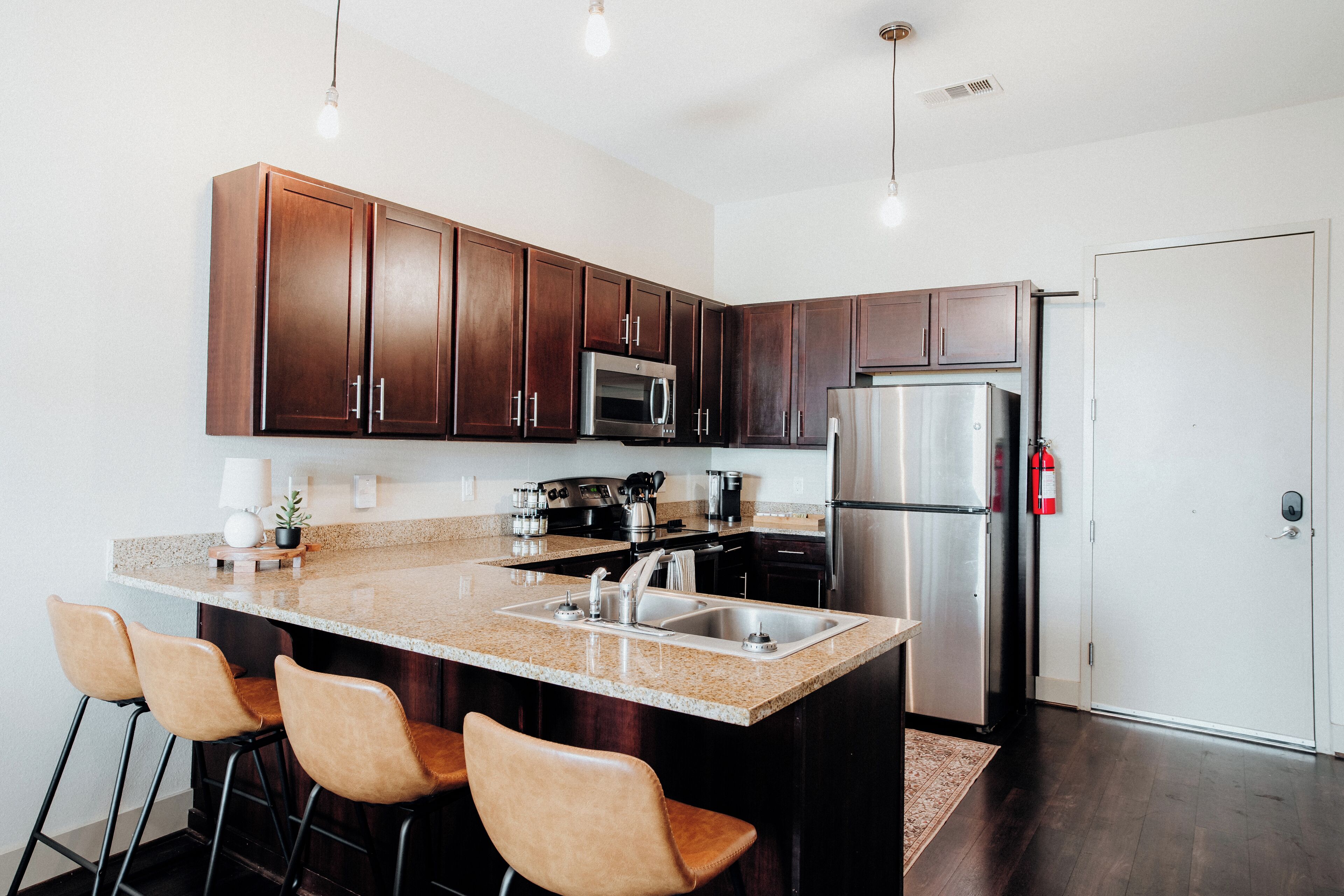 Refrigerador, microondas, horno y parrilla de estufa 