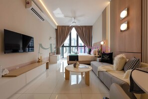 Deluxe Suite, 1 Queen Bed, Without Parking | Living area | 43-inch Smart TV with digital channels, Netflix, streaming services - Majestic Residence Premier Suites KL (Kuala Lumpur)