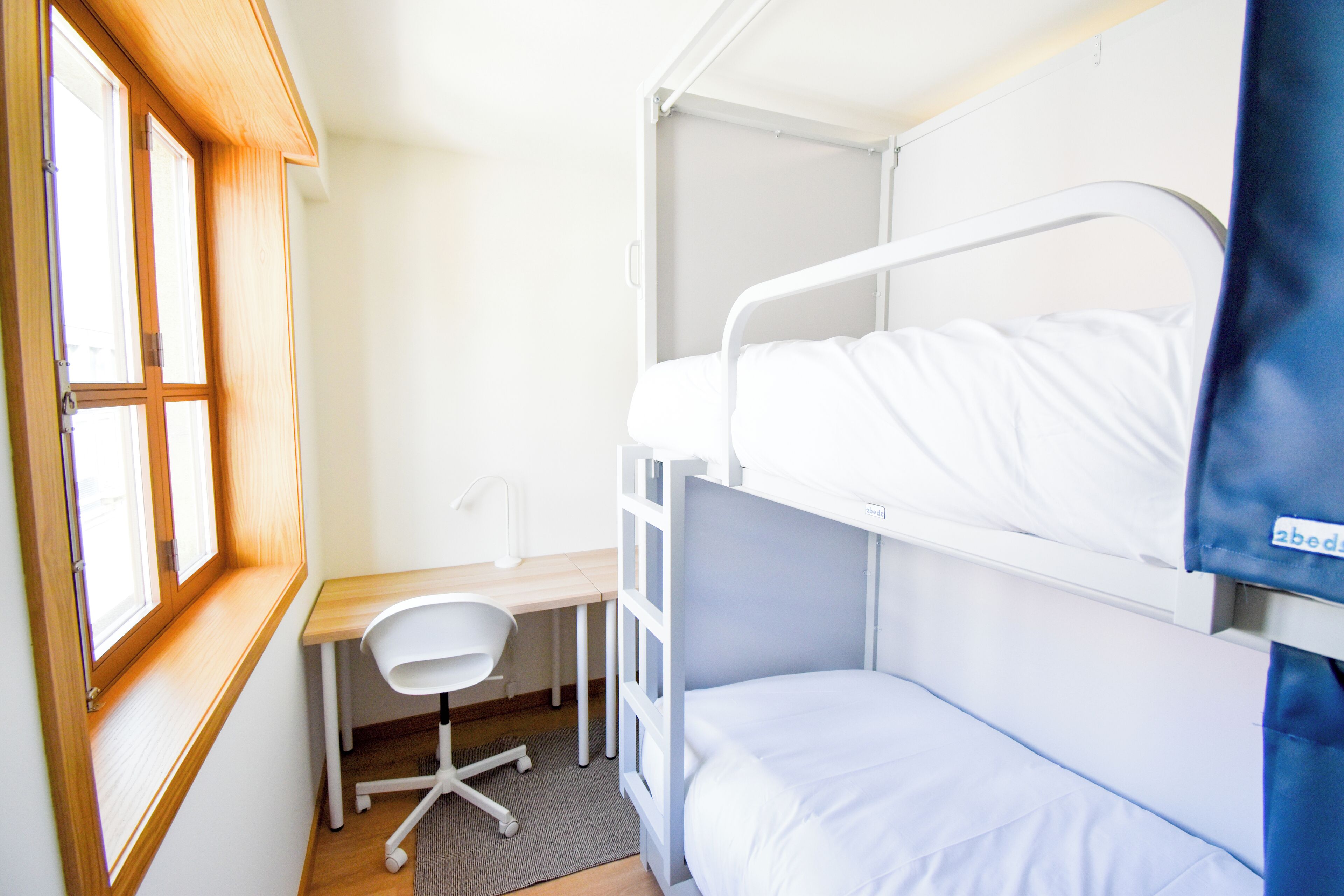 Escrivaninha, espaço de trabalho para notebook, Wi-Fi de cortesia