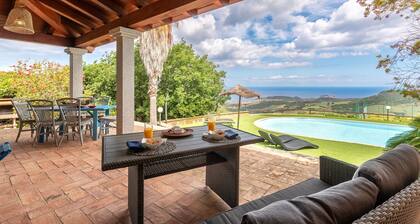 Villa 'Roberta with Big Private Pool' with Sea View, Wi-Fi and Air Conditioning