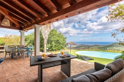 Villa 'Roberta with Big Private Pool' with Sea View, Wi-Fi and Air Conditioning