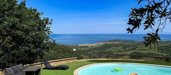 Villa „Roberta mit großem privatem Pool“ mit Meerblick, WLAN und Klimaanlage