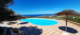 Villa 'Roberta with Big Private Pool' with Sea View, Wi-Fi and Air Conditioning