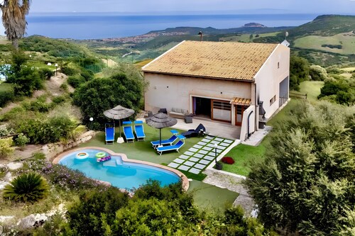 Villa 'Loft Irene with Private Pool', Sea View, Wi-Fi and Air Conditioning