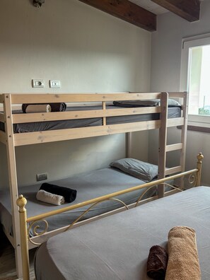 3 bedrooms, iron/ironing board, WiFi, bed sheets