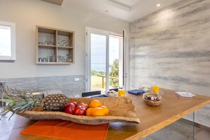 Dining - Villa 'Loft Irene with Private Pool', Sea View, Wi-Fi and Air Conditioning (tergu)