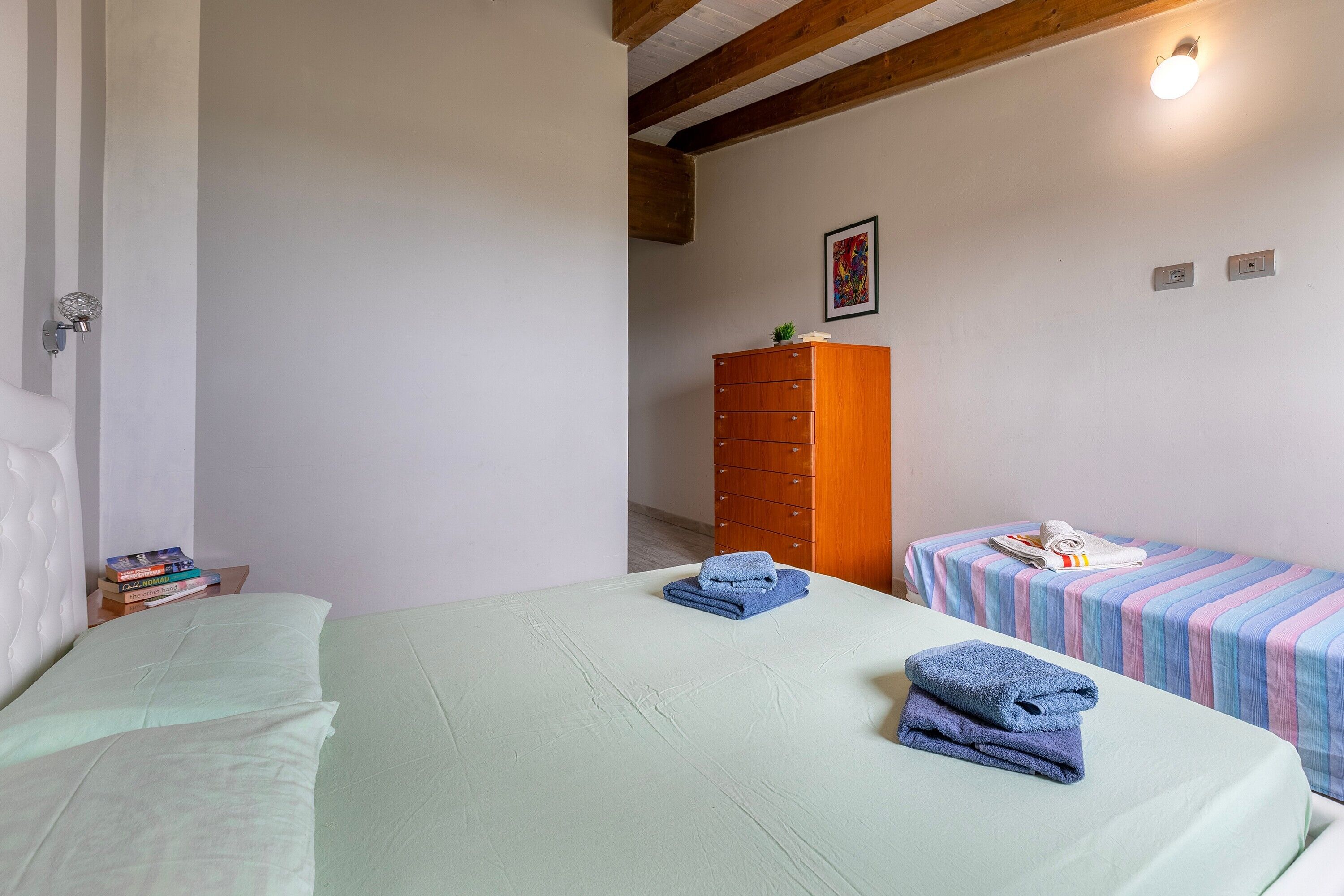 3 chambres, fer et planche à repasser, Wi-Fi, draps fournis
