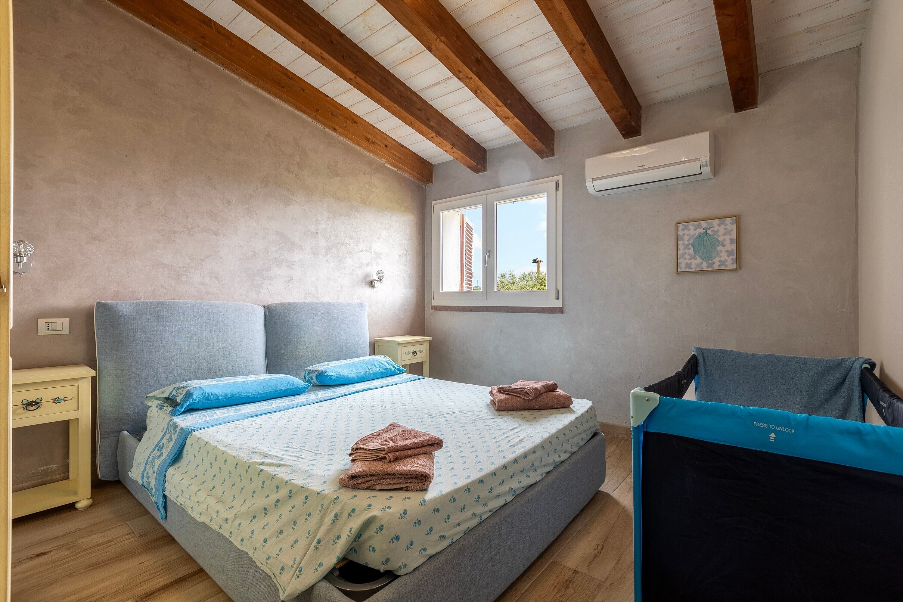 3 chambres, fer et planche à repasser, Wi-Fi, draps fournis