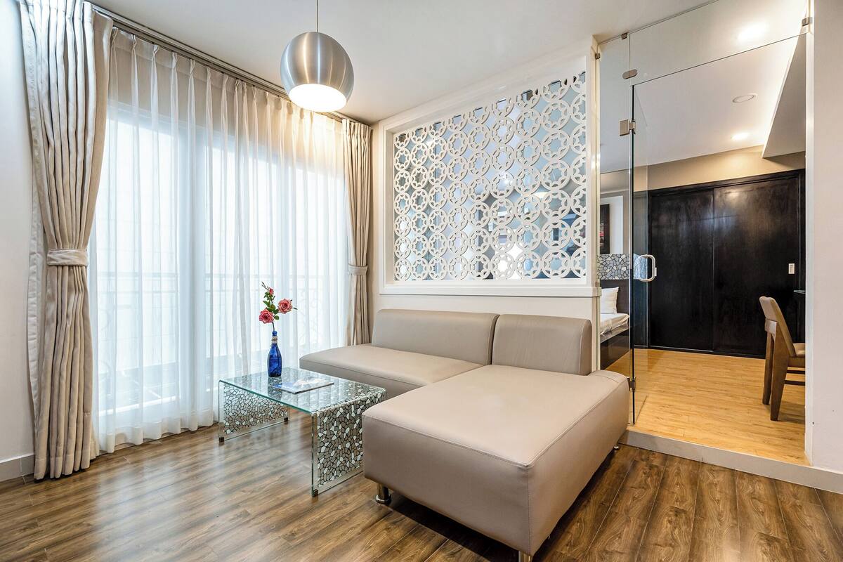 Superior Apartment | Desk, laptop workspace, soundproofing, free WiFi