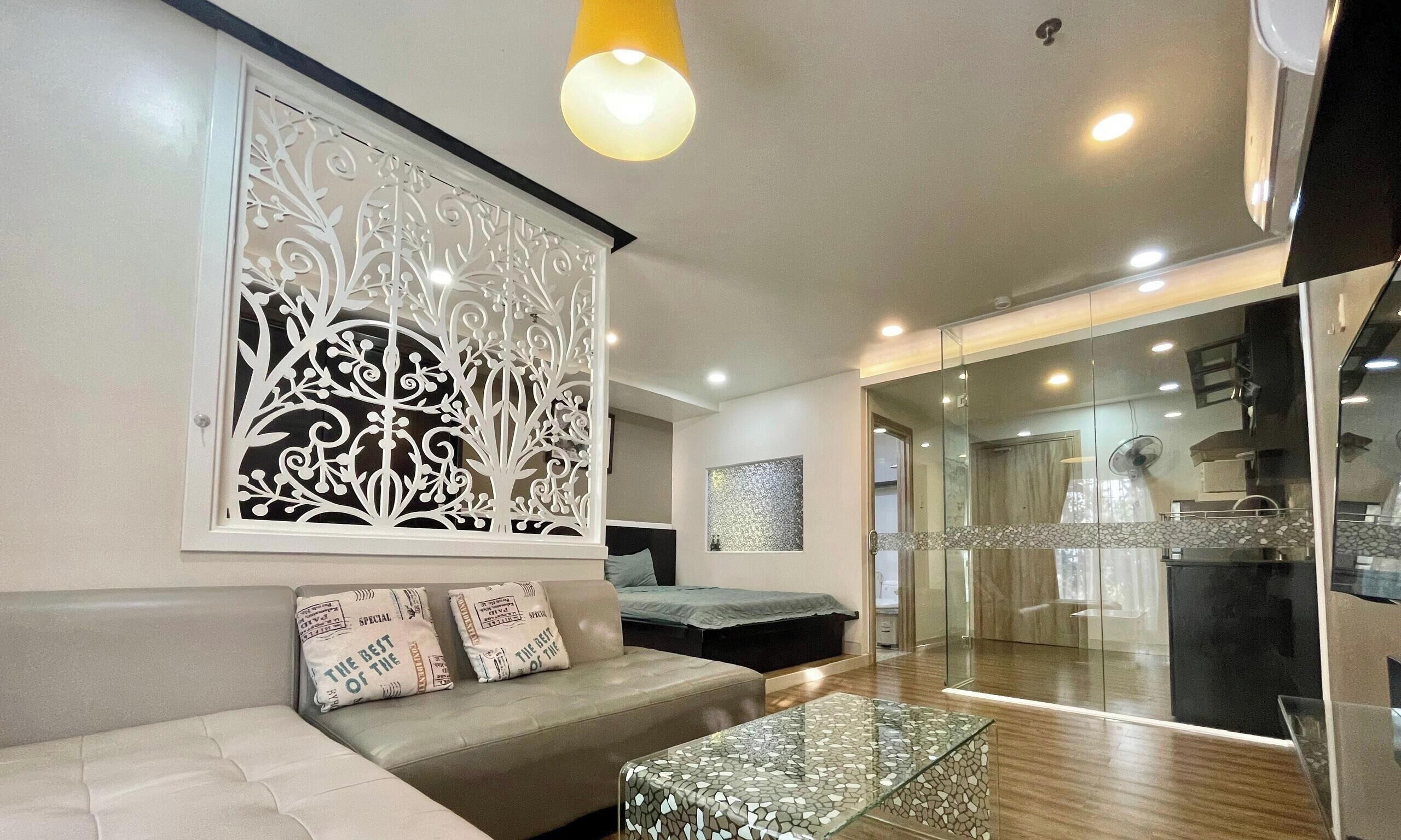 华丽双人房, 阳台 | 高档床上用品、泰普尔床垫、办公桌、笔记本电脑工作区