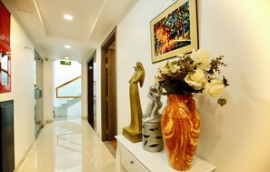 المنشأة من الداخل