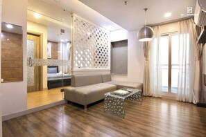Superior Double Room | Living area | Flat-screen TV, printers - 5H - SaiGon Huch Villa by SAVIHOUSE (Ho Chi Minh)