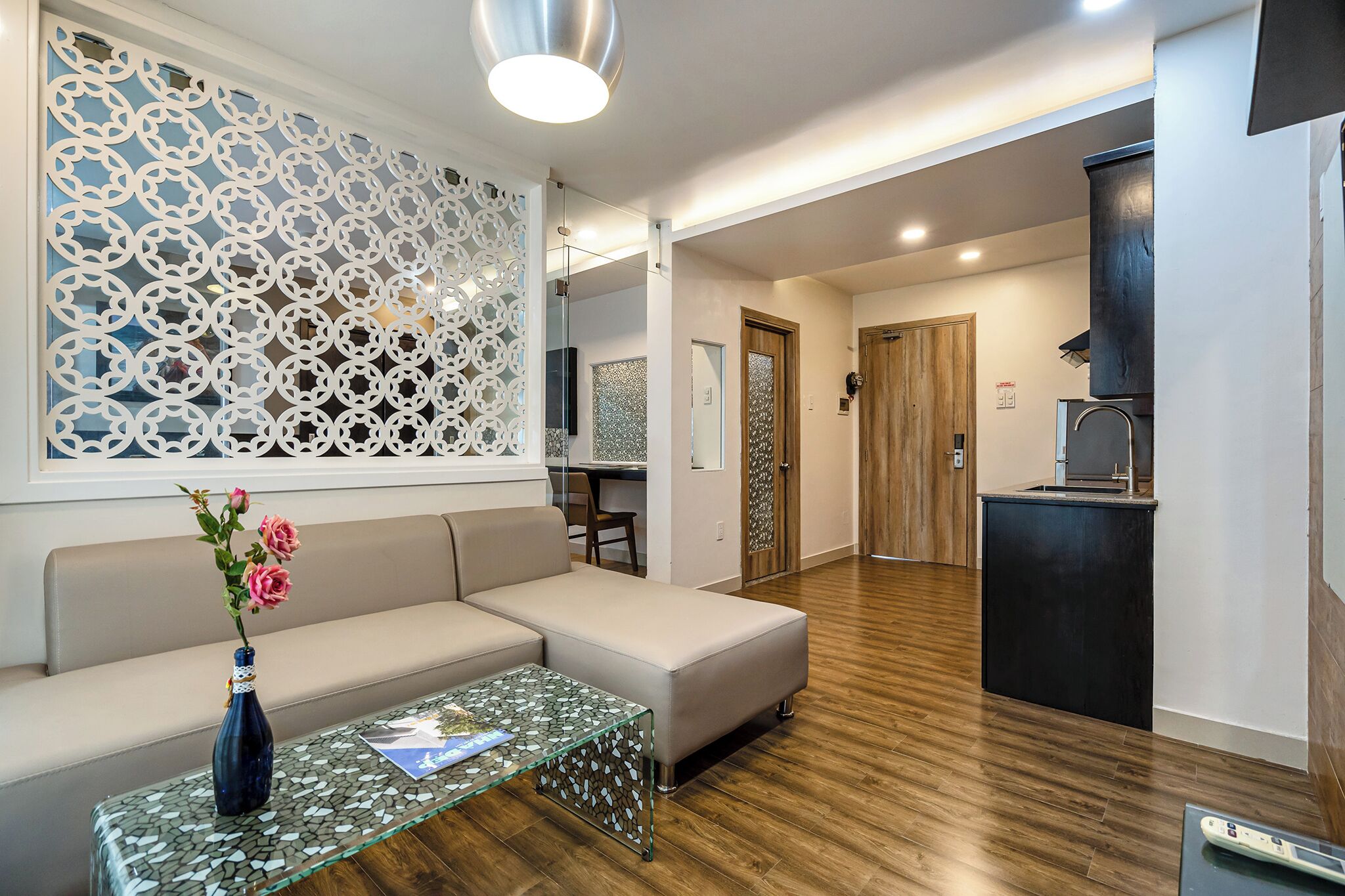 Leilighet – superior | Oppholdsområde | Flatskjerm-TV og printere