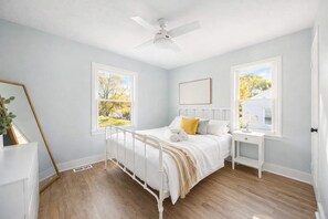 2 habitaciones, tabla de planchar con plancha, wifi y ropa de cama 