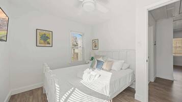 Iron/ironing board, WiFi, bed sheets