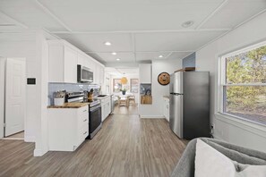 Køleskab, mikrobølgeovn, ovn, kogeplade