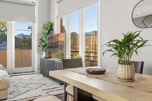 Dining - NEW Elegant Downtown Escape with Modern Comforts (Louisville)