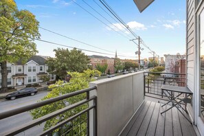 Property grounds - NEW Elegant Downtown Escape with Modern Comforts (Louisville)