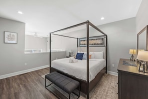 2 室のベッドルーム、デスク、アイロン / アイロン台、WiFi