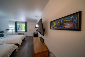 1 bedroom, WiFi, bed sheets - Arcade room, #3 at Glory Dayz! (Eureka Springs)