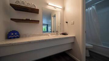 Hårføner og håndklær