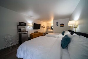 1 bedroom, WiFi, bed sheets - Arcade room, #3 at Glory Dayz! (Eureka Springs)