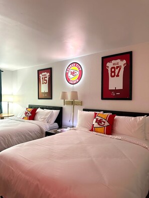 1 bedroom, WiFi, bed sheets - KC Room, #7 at Glory Dayz! (Eureka Springs)