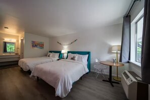 1 bedroom, WiFi, bed sheets - Lucky #13, room at Glory Dayz! (Eureka Springs)