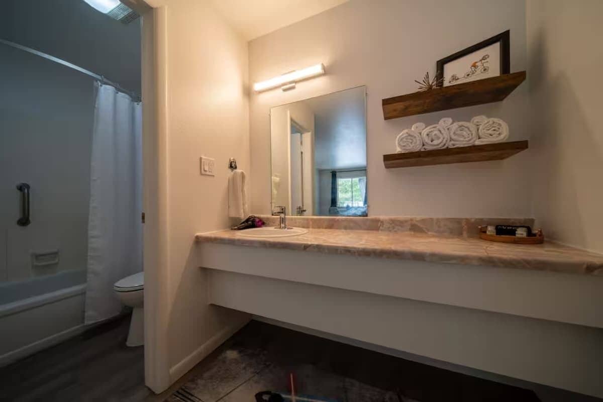 Hårføner og håndklær