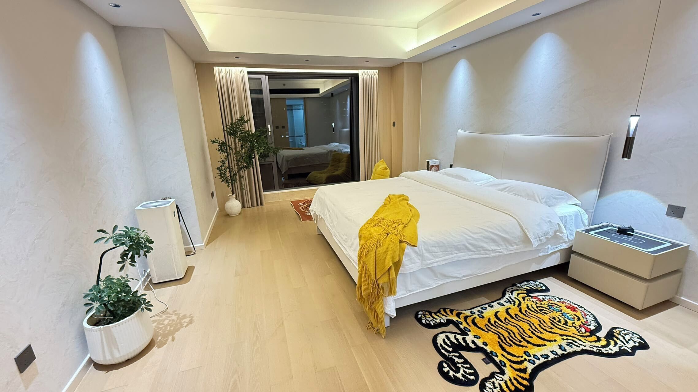 Luxury Suite | Individually decorated, laptop workspace, free WiFi, bed sheets