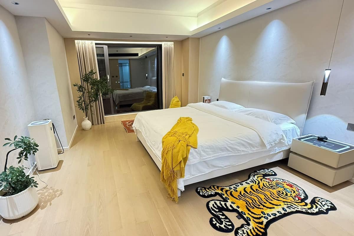 Individually decorated, laptop workspace, free WiFi, bed sheets