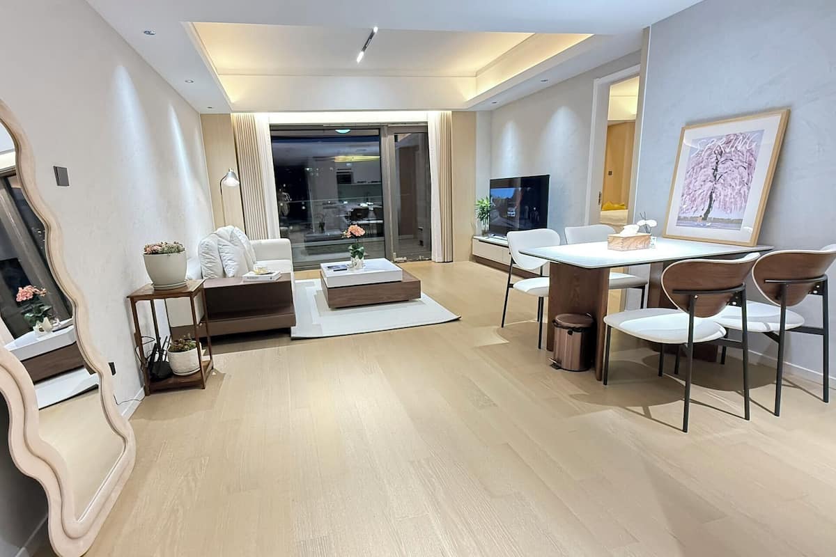 Business Apartment | Peralatan tempat tidur premium, Wi-fi percuma, dihias secara berasingan