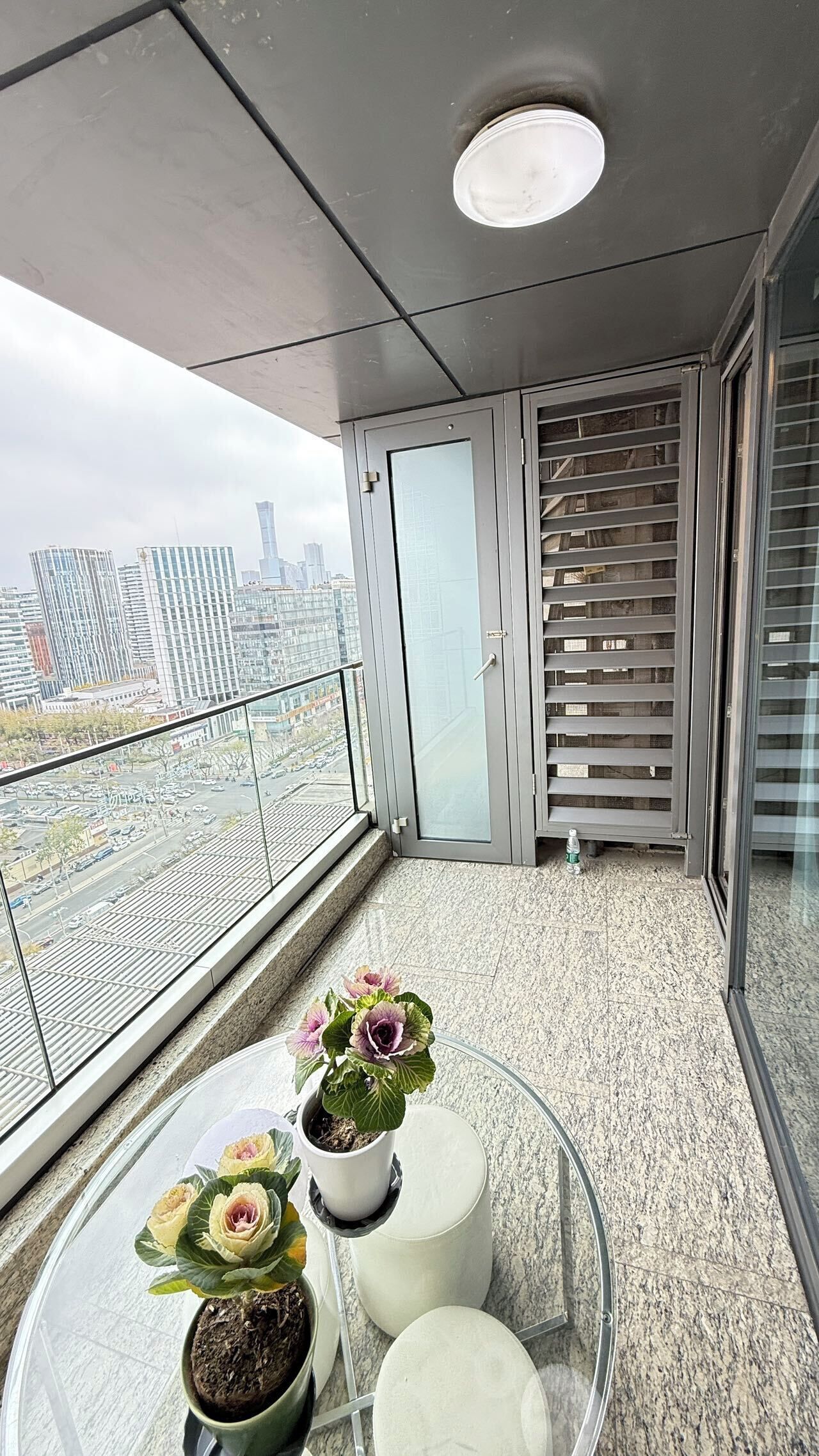 コンフォート アパートメント キングベッド 1 台 シティビュー | テラス / パティオ