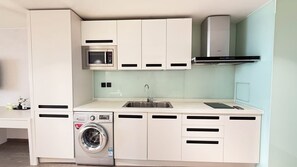 Comfort-huoneisto, patio, kaupunkinäköala | Yksityinen keittiö